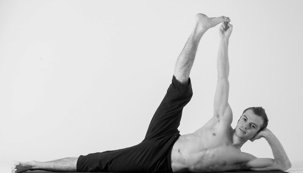 Anantasana Vishnu Pose Kaise Kare: Iske Hai Bahut Fayde
