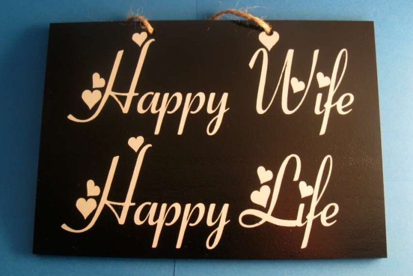 पत्नी को खुश करने के तरीके How to impress wife in Hindi Tips patni ko happy khush kaise kare